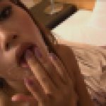 ノーカット。スレンダーなタイのスピナー、ケリーがファランの巨根を口とアソコの奥深くまで咥える。　ケリー　Defiant Films